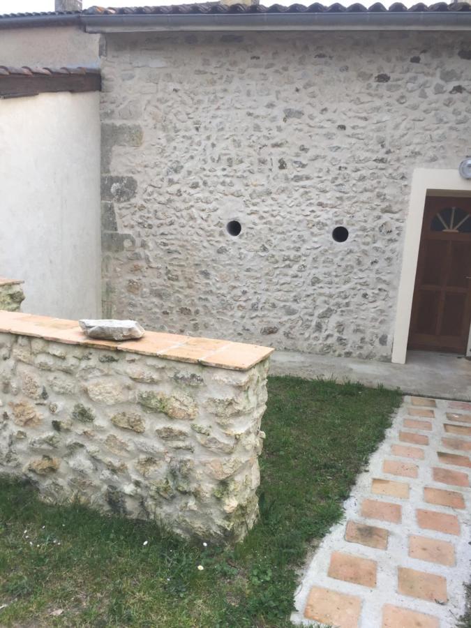 Superbe Gite A La Campagne Dans Le Bordelais Saint-Vivien-de-Blaye 외부 사진